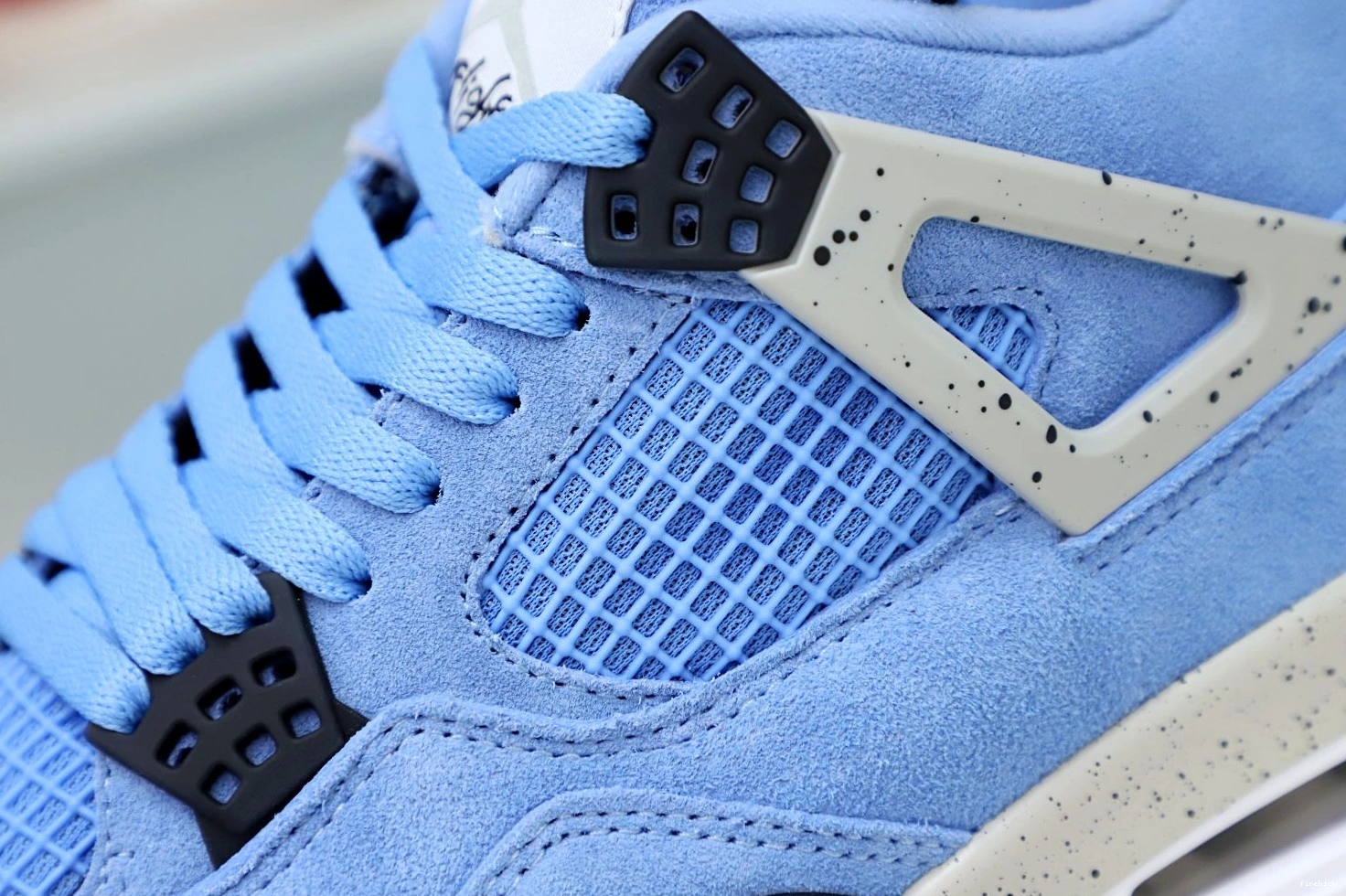 JORDAN BLUE AIR UNIVERSITY 4 0824